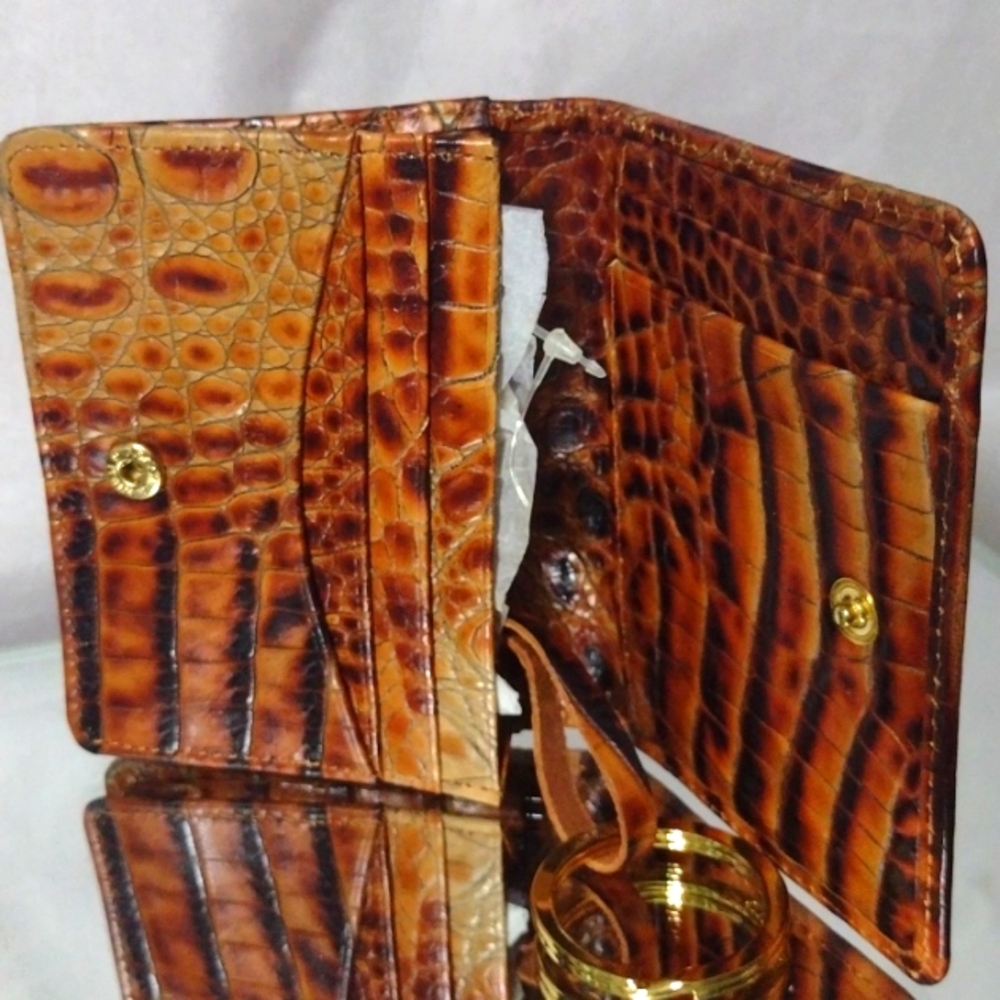 Brahmin Luxury Leather You have the 🛍️🐊 Match it with One of Our Wallets NWT